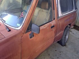 1985 TOYOTA TRUCK,RED, STD CAB, 2.4L, MT, 2WD, Z25964